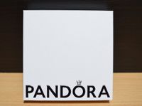 Pandora Moments Schlangen-Gliederarmband mit Herz-Verschluss Düsseldorf - Heerdt Vorschau