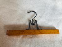 Hosenbügel vintage DDR Hosenspanner mit rotem Filz 60er Ostalgie Rostock - Südstadt Vorschau