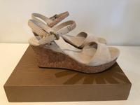 Ugg’s Sandaletten NEU Gr. 40 Nordrhein-Westfalen - Heiligenhaus Vorschau