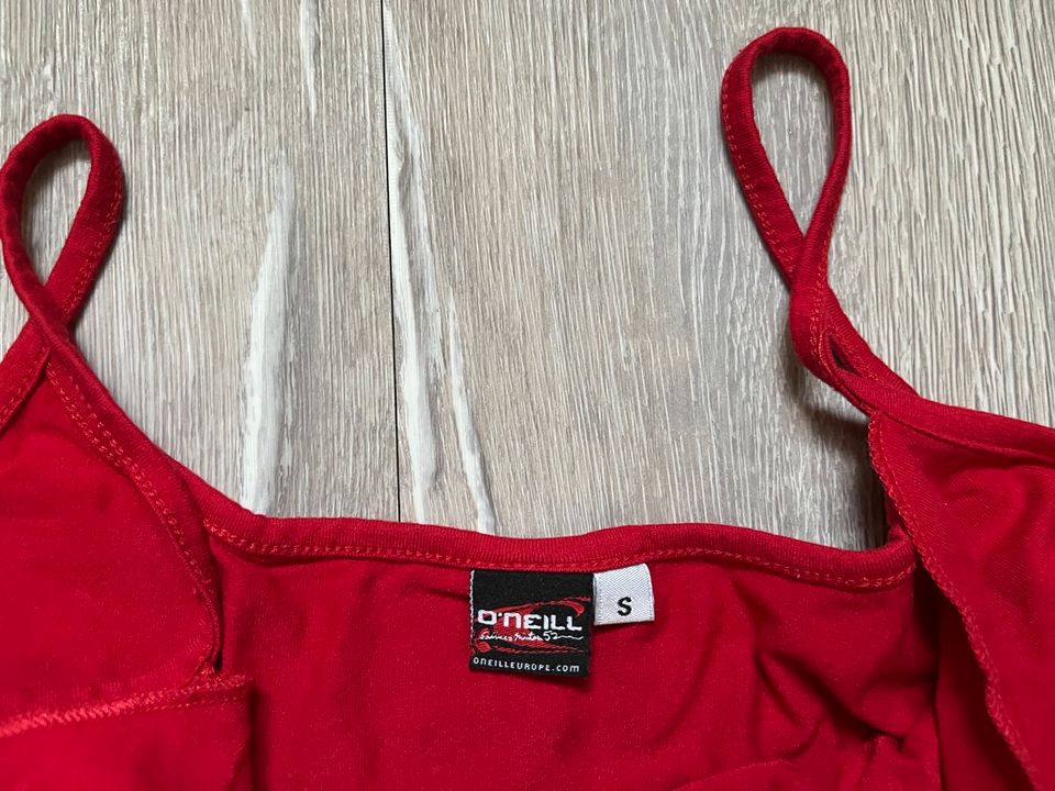 O‘nell top in rot schwarz, Größe S in Penzlin