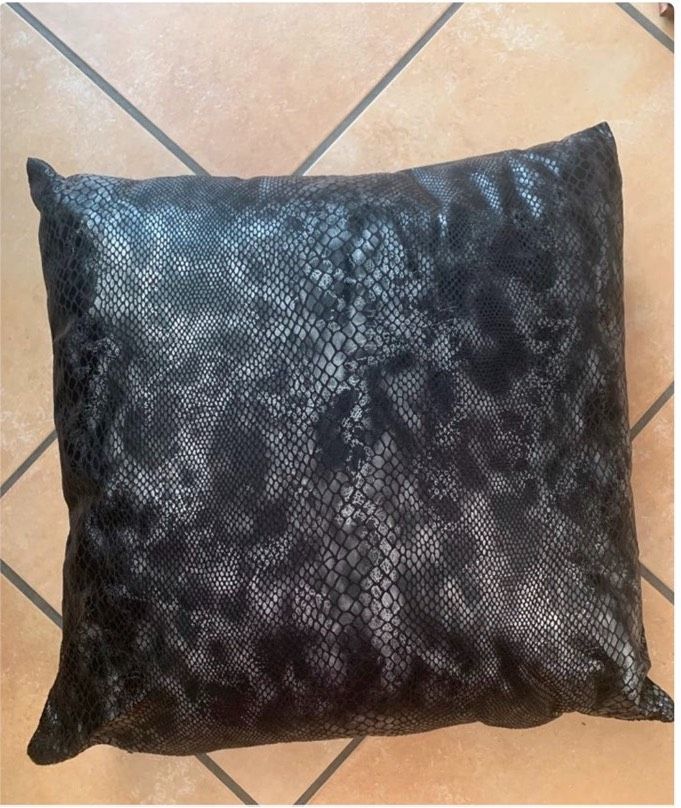 NEU OVP 4 Kissen Couchkissen schwarz Silber grau glänzend Glitzer in Kerken