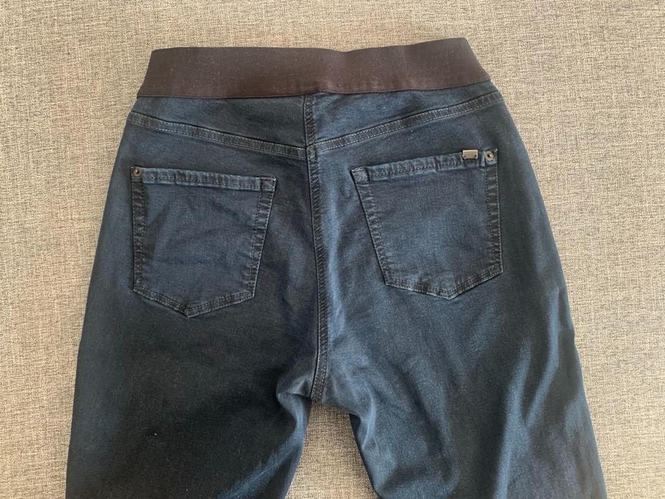 Damen Jeans Marke Cambio Farbe dunkelblau Größe 38 in Wolfratshausen