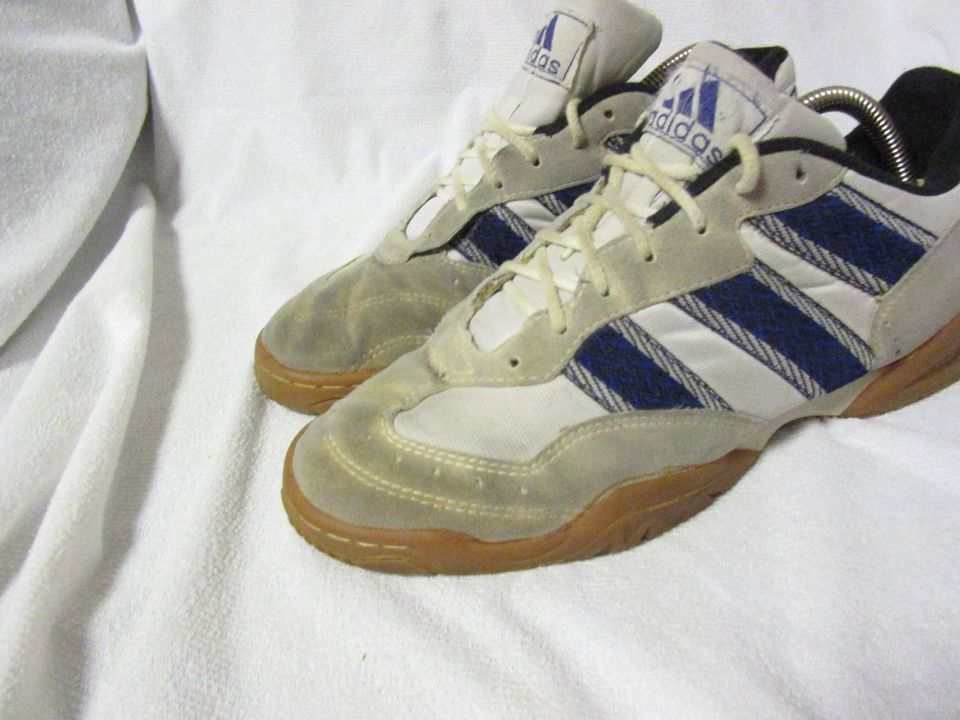 Adidas Handball Schuhe Vintage Gr.44 "Rarität von 1995" in  Baden-Württemberg - Malsch bei Wiesloch | eBay Kleinanzeigen ist jetzt  Kleinanzeigen