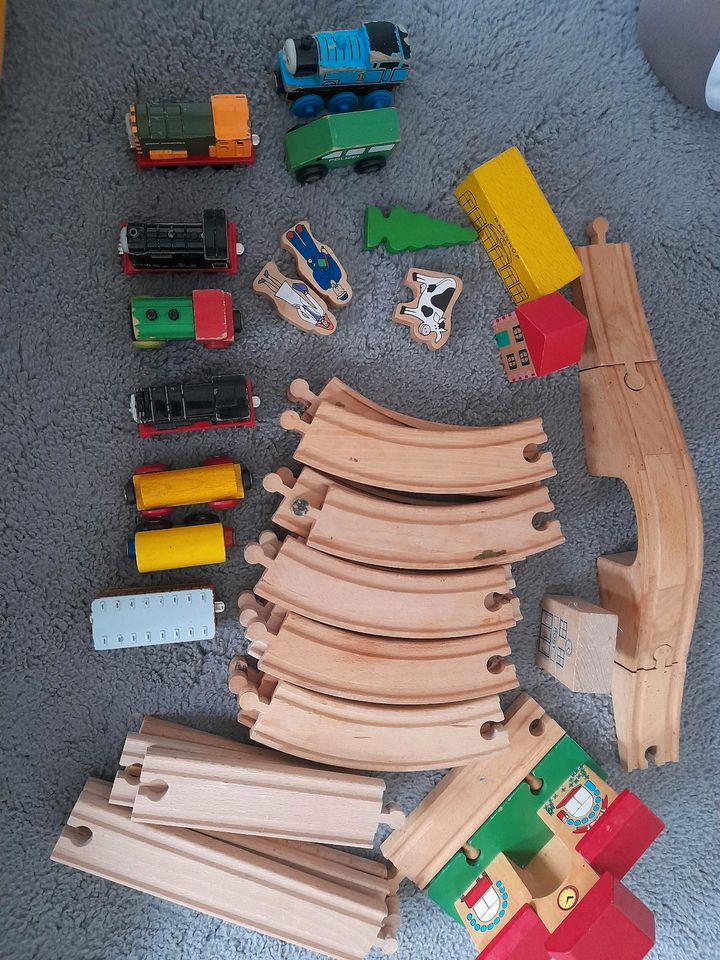Holzeisenbahn mit thomas lockomotiven in Herne