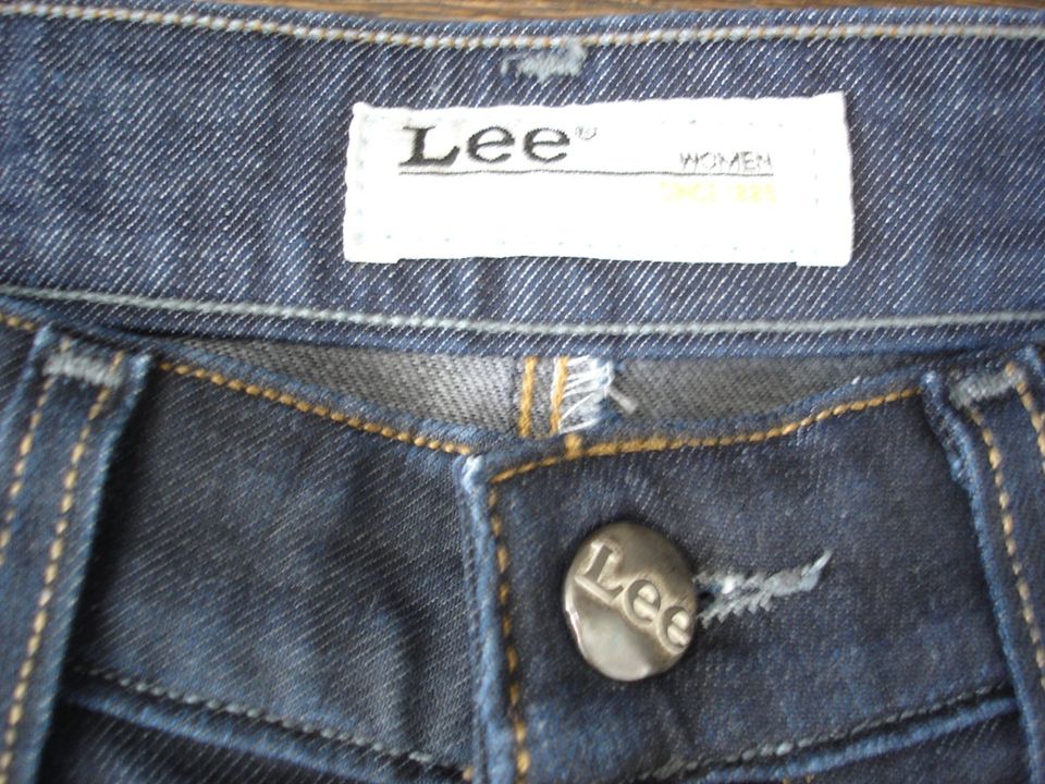 LEE Jeans Shorts Bermudas Hüftjeans Gr. S, 27, 28 schwarz NEUwert in Berlin