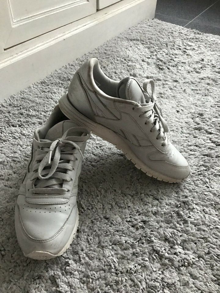 Reebok Classic grau Silber 38,5 sneakers Schuhe Turnschuhe in Allendorf