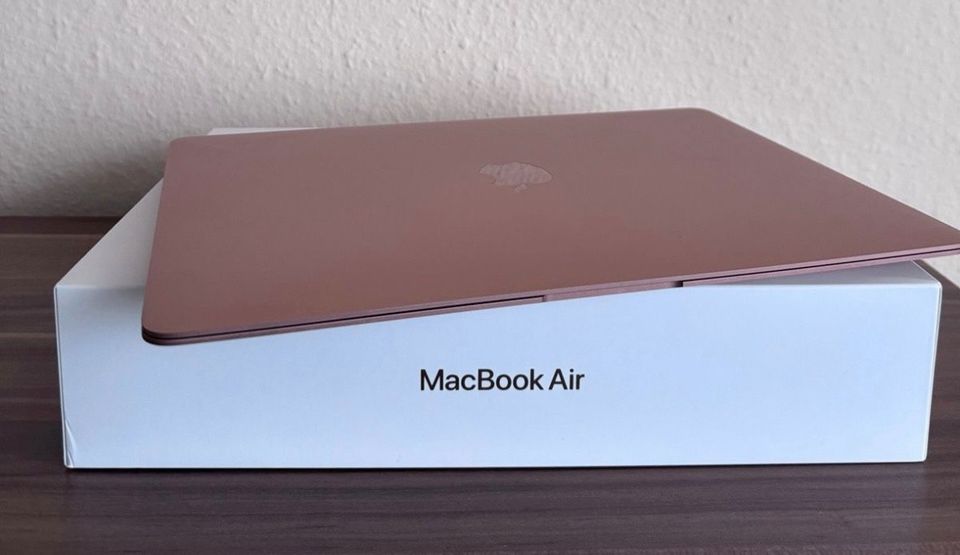MacBook Air mit Apple M1 Chip 256 GB SSD Roségold in Halle