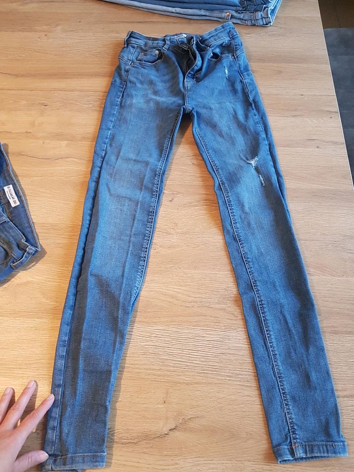 Jeans ♡Pull&Bear♡ Größe 36 Neuwertig in Arnsdorf