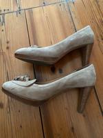 Konstantin Starke 40,5 40 1/2 Pumps Velours beige Dirndl Quasten Hessen - Dieburg Vorschau