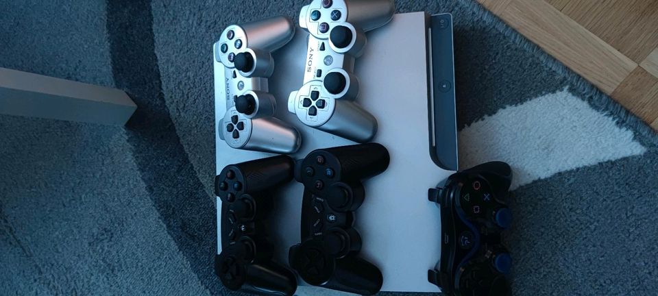 Playstation 3 Konsole mit 5 Controller in Blaubeuren