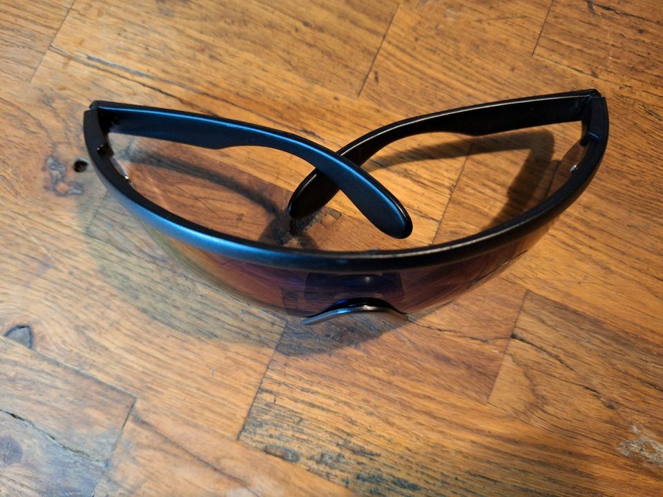 Arctica Fahrradbrille/Sonnenbrille in Schwarz in Berlin