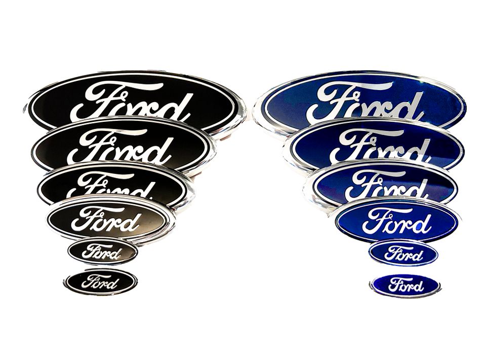 Ford-Logos, Embleme, Nabenkappen, verschiedene Größen und Farben in Emmerich am Rhein