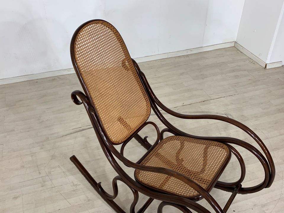 THONET STIL SCHAUKELSTUHL RATTAN STUHL VINTAGE in Berlin