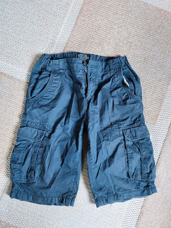 Shorts kurze Hose Gr 152 in Rastow