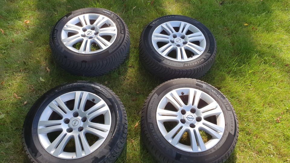 Ganzjahres Michelin CrossClimate2 auf Felge 6,5Jx16H2 5/110 in Grimmen