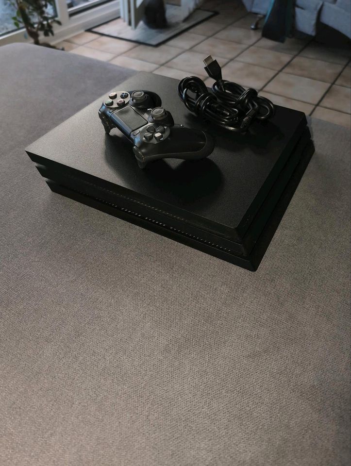 3x Playstation 4 Pro mit 1 T Festplatte in Geilenkirchen