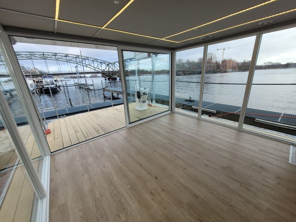 28qm Hausboot mit Sauna / Ferienhaus auf dem Wasser in Berlin