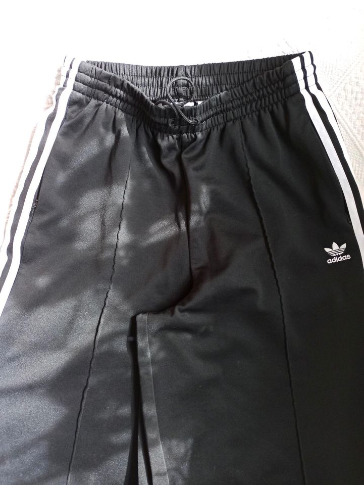 Adidas Damen Jogginghose im Baggyhose Stil, Gr. 44 in Hamburg