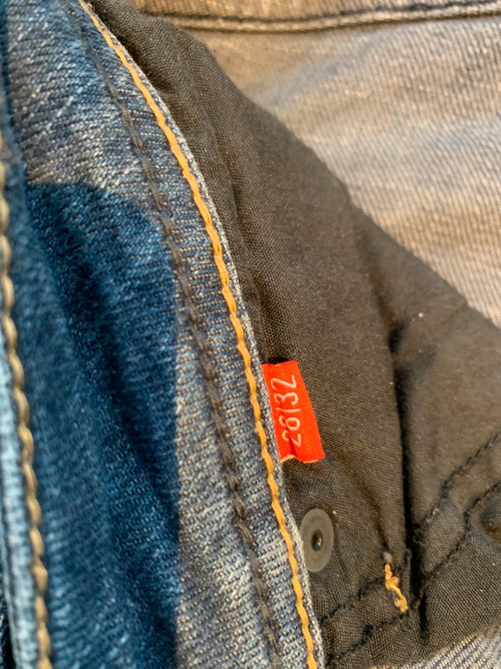 Jeans Esprit 28/32 neuwertig in Gudensberg