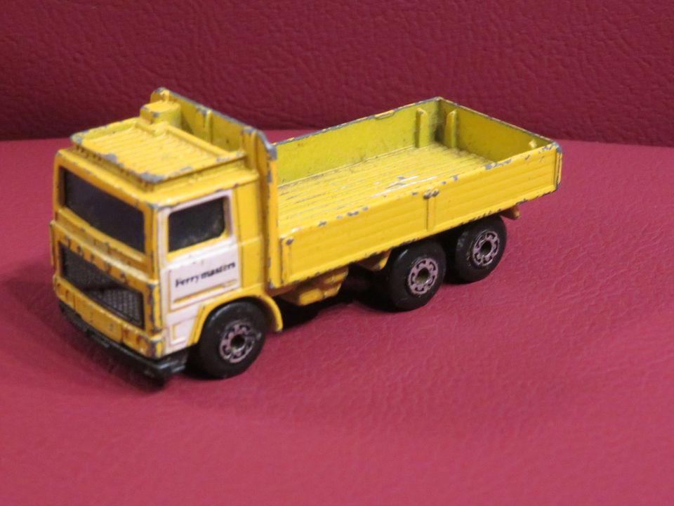 Spielzeug Matchbox Modellauto Volvo LKW 1984 1/90 in Issigau