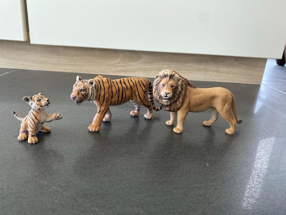 Original Schleich - 14372, 14369 Tiger und 14373 Löwe in Heusweiler