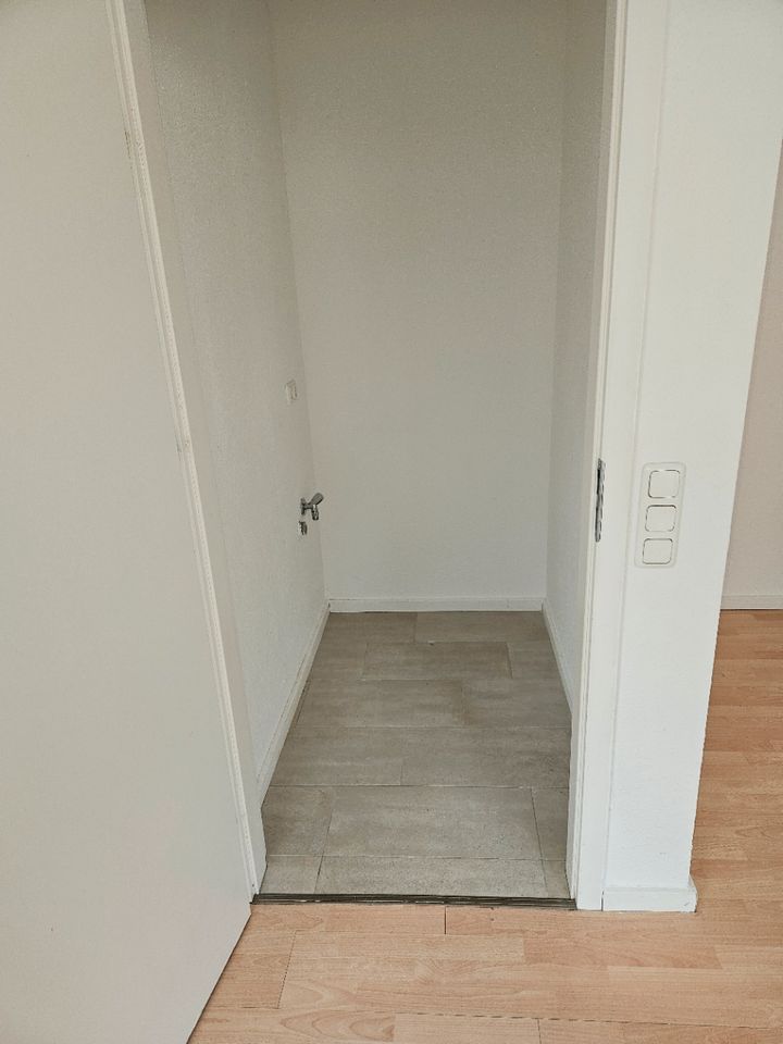 2-Zimmer-Wohnung Nr. 10 zu vermieten! Tel.: 0172/7416037 in Essen