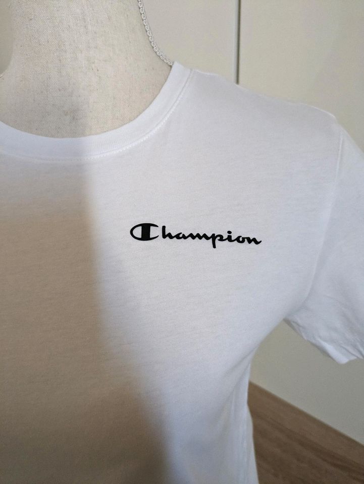 Neuwertiges Shirt von Champions 36 S in Quickborn