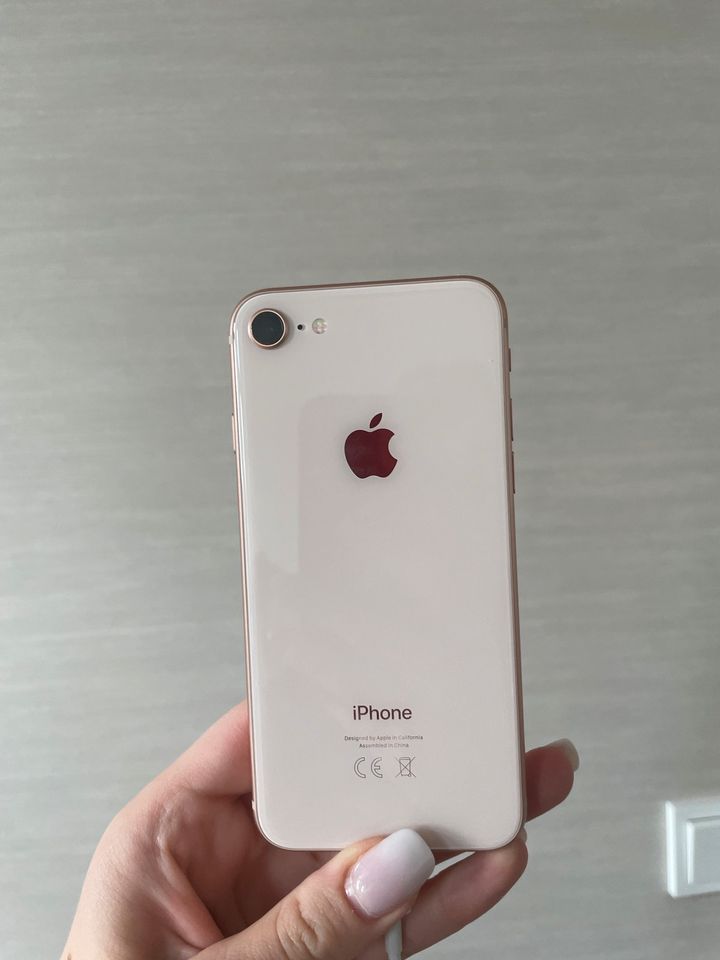 iPhone 8 64GB Roségold in Leipzig