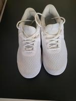 Weiße Nike Schuhe in Gr. 42 Niedersachsen - Baddeckenstedt Vorschau