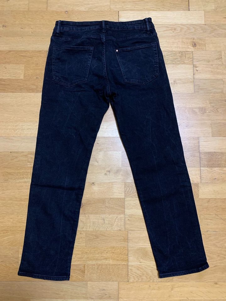 Hose /Jeans H&M Größe 31/32 schwarz, Regular fit, kaum getragen in Nörten-Hardenberg