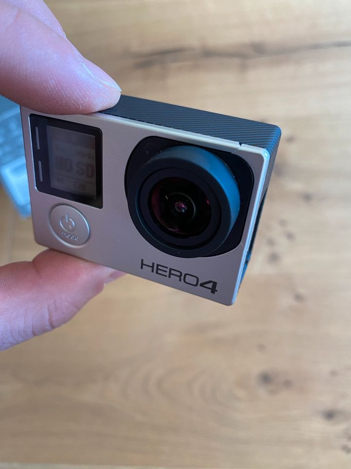 GoPro Hero 4 Silver mit Zubehör in Pforzheim