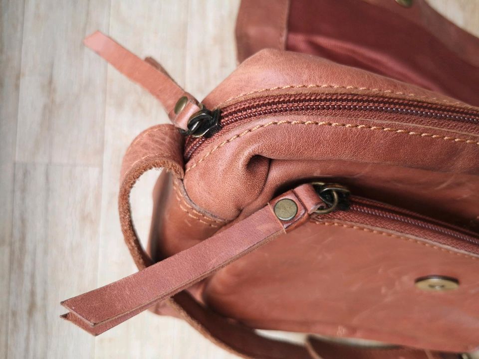 Leder-Handtasche, Saddle Bag, Quaste, cognac-braun in Köln