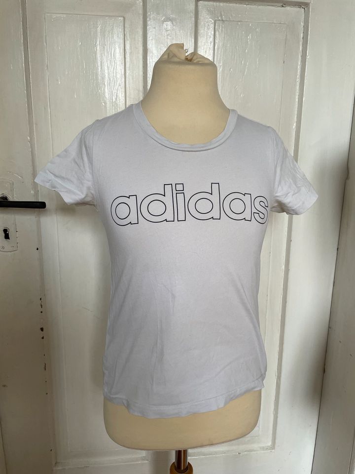 Adidas Tshirt Gr 140 in Treis-Karden