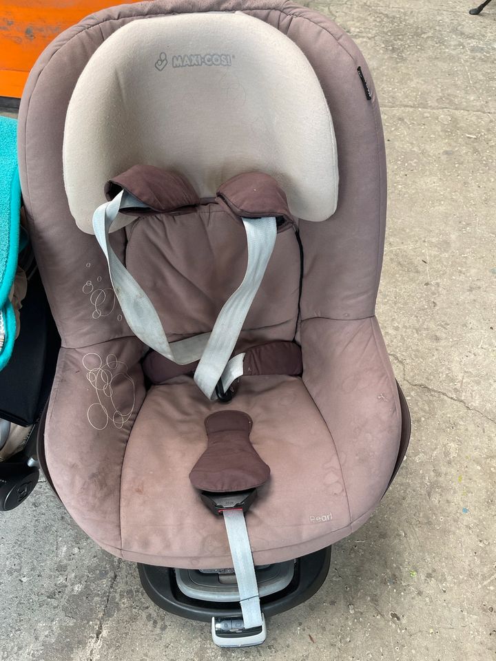 MAXI COSI Isofix-Base FamilyFix, Pebble, Pearl Set in Bielefeld