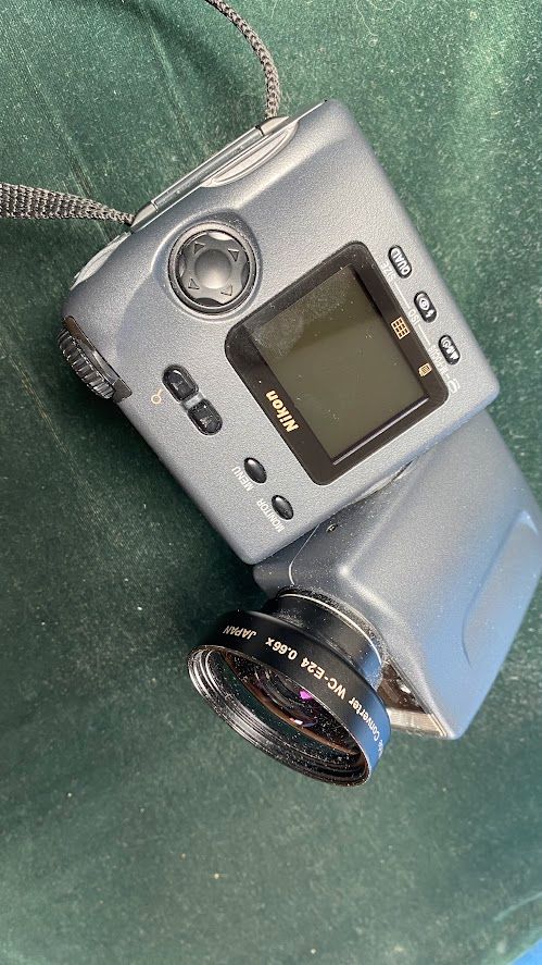 Nikon Coolpix 990 Kamera inkl. Speicherkarte mit 512 MB in Maulburg