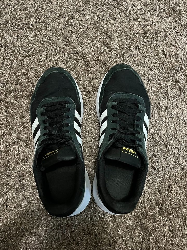 Adidas Schuhe in Bendeleben