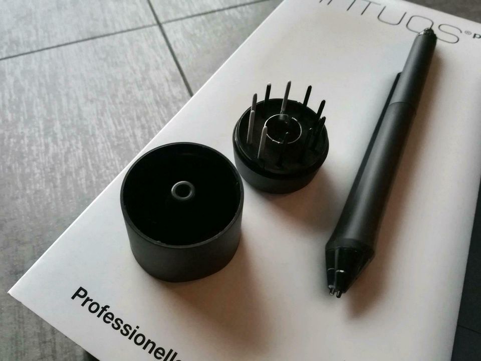 Wacom Intuos Pro Pen & Touch Tablett incl. Hülle in Theißen