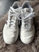 Adidas sneaker Turnschuhe Gr 37 1/3 weiß lila glänzend Bayern - Augsburg Vorschau
