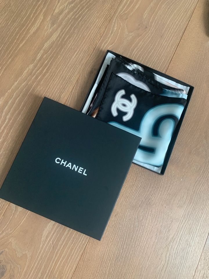 Original Chanel Tuch Seidentwill NP 530, ungetragen mit Box in München