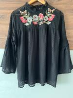 Pimkie Bluse Stickerei Blumen Sachsen-Anhalt - Mücheln (Geiseltal) Vorschau