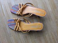 Sommersandalen mit orangen Riemen, niedriger Absatz Altona - Hamburg Ottensen Vorschau