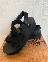 Tommy Hilfiger Riemensandalen Plateau Größe 38 Baden-Württemberg - Schramberg Vorschau