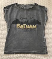 Graues Shirt - Batman Pailletten - Größe 122-128 Niedersachsen - Rehlingen Vorschau