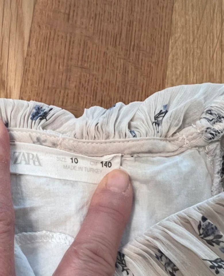 Wunderschöne Zara Mädchen Bluse Shirt Größe 140 in Berlin