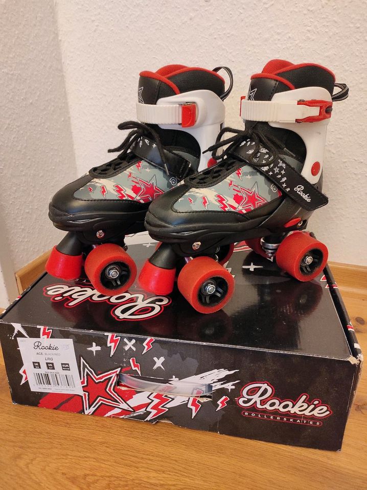 Rookie Rollschuhe Rollerskates verstellbar Gr. 35-39 in Holtland