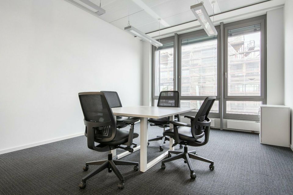 Privater Büroraum für 5 Personen in Regus City Plaza in Stuttgart