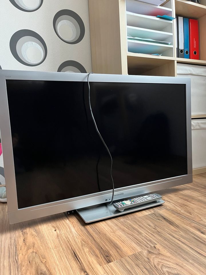Panasonic TX-L37 LCD TV Fernseher 94cm diagonal in Saerbeck