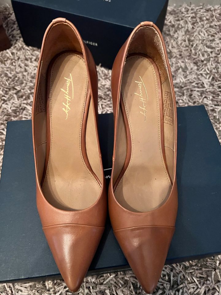 Tommy Hilfiger Pumps Gr. 37 *neuwertig* in Mengerskirchen