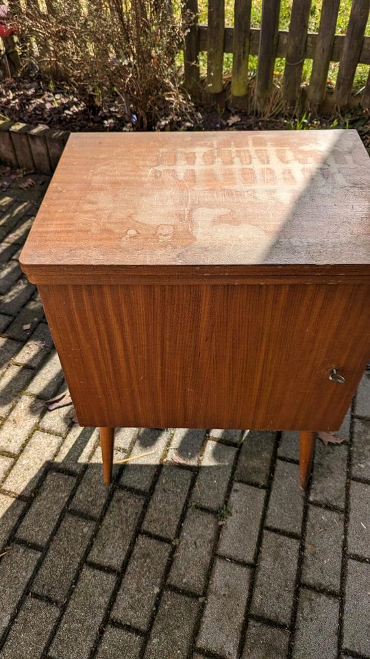 Alte Singer Nähmaschine mit Tisch in Selbitz