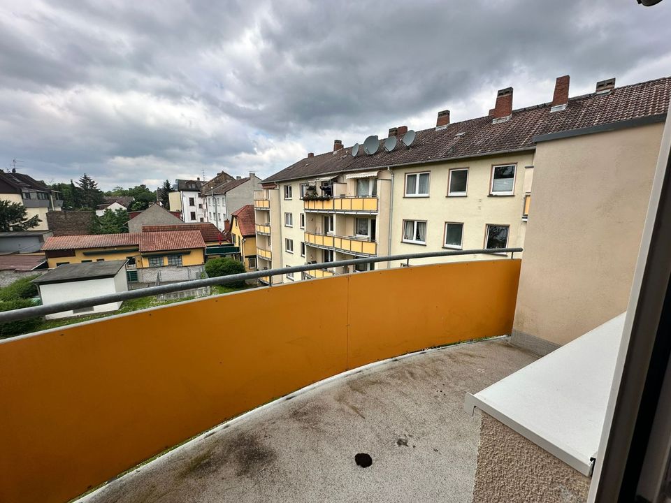 Oberrad: Geschmackvolle 3 Zimmer Wohnung + Balkon + Einbauküche in Frankfurt am Main